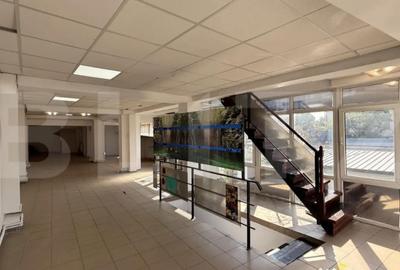 Spațiu comercial, de 307 mp, în Central - 8