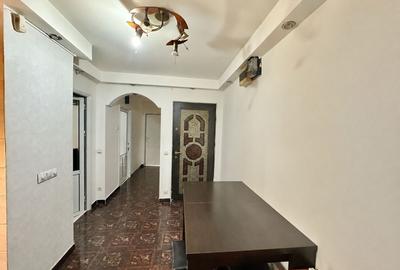 Apartament cu 3 camere decomandat, mobilat în Tractorul - 11