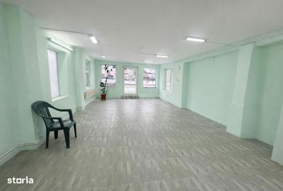 Spațiu comercial, de 60 mp, în Central - 3