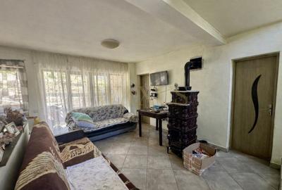 Casă individuală cu 4 camere cu Canalizare în Florești - 2