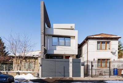 Vila P+1+2 retras Zona Delfinariu-finisaje calitate-9 camere-3parcari-3terase - 1