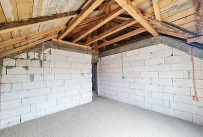 Casă cu 4 camere cu Garaj în Vânători - 6