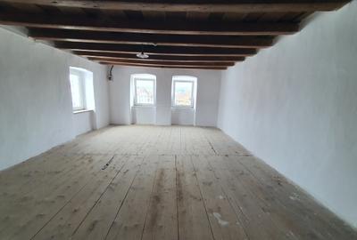 Casa singur în curte - 7