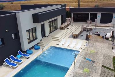 Casa de lux, independenta,în Lazu, Constanta , cu piscina  și business la cheie - 1