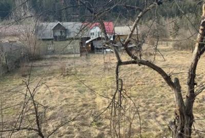 Casă cu 2 camere cu Teren 2064 Mp în Sucevița - 2