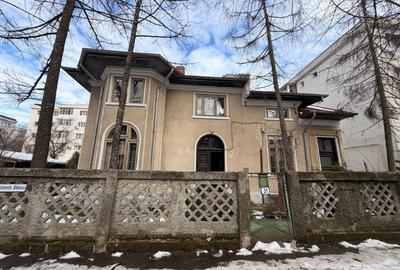 Casă individuală cu 7 camere cu Canalizare în Băneasa - 1