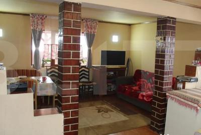 Casă cu 7 camere cu Teren 1580 Mp în Central - 2