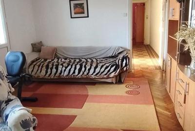 Apartament cu 3 camere semidecomandat în Cetății