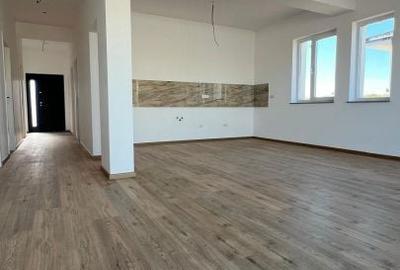 Casă cu 5 camere cu Teren 400 Mp în Ciupercenii Noi - 1