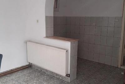 Casă cu 6 camere cu Teren 1400 Mp în Central - 2