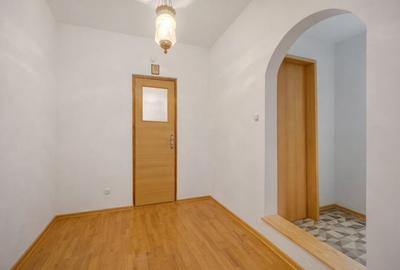 Casă individuală cu 6 camere cu Canalizare în Viilor - 14