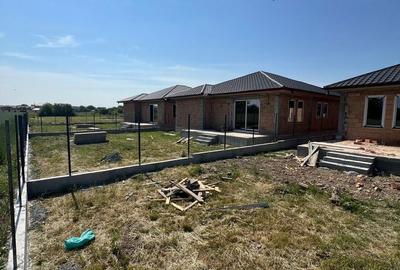 Casă cu 3 camere cu Teren 500 Mp în Burdea - 4