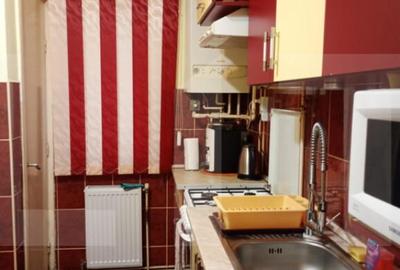 Apartament de vanzare, cu 3 camere, decomandat, 65 mp, carti - 3