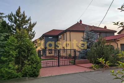 Casă cu 7 camere cu Canalizare în Central - 8