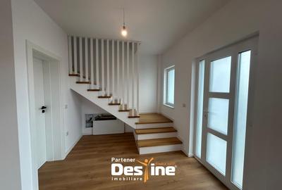 Casa tip DUPLEX - Loc de parcare si terasa  Toate utilitatile - Drum asfaltat - 3