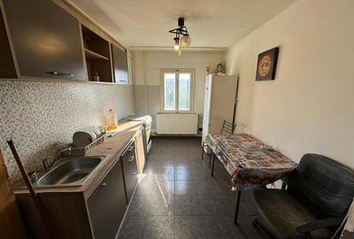 Apartament 2 camere, etaj 2, zona Unirea Principatelor