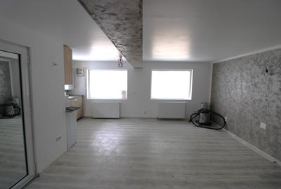 Spațiu comercial, de 60 mp, în - 2