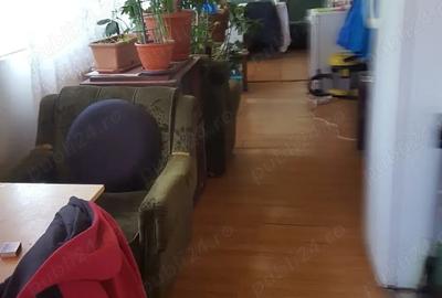 Vand gospodarie mare la ?ara, sat Lungoci, jud. Gala?i, la pre? de garsoniera. - 1