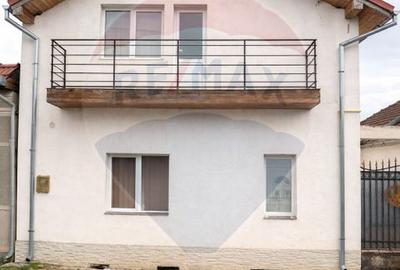 Casă cu 12 camere cu Teren 750 Mp în Central - 1