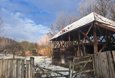 Teren de 1860 mp, în Curăturile