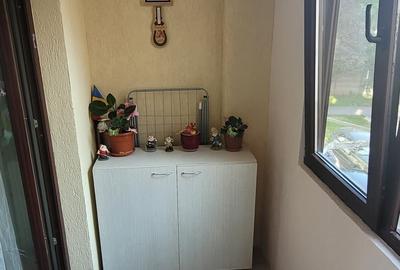 Apartament cu 3 camere decomandat, mobilat în CET - 14