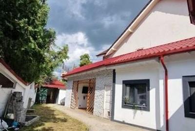 Casă cu 4 camere cu Teren 100 Mp în Central - 1