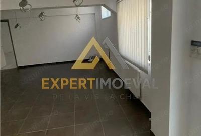 Spațiu comercial, de 135 mp, în Central - 4