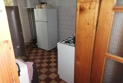 Decomandat cu Centrala Proprie Etaj 1 - 2