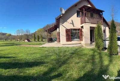 Casă cu 5 camere cu Teren 993 Mp în Central - 10