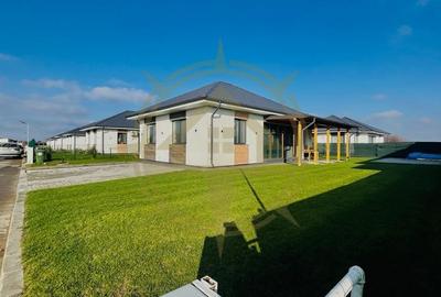 Casă cu 4 camere cu Canalizare în Corbeanca