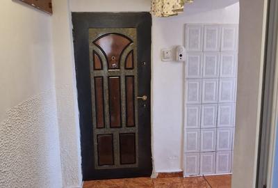 Podul Inalt ,se vinde la parter apartament 2 camere pret 46000 euro. - 8