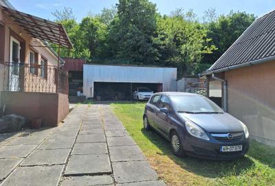 Casă cu 4 camere în Central - 1