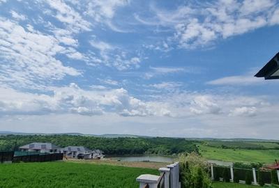 Teren intravilan vedere spre lac la Lebada