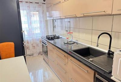 Apartament modern 3 camere balcon si pivnita zona Vasile Aaron - 12