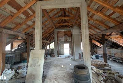 Casă cu 7 camere cu Teren 1656 Mp în Hulubești - 12