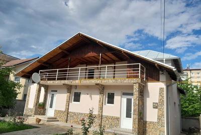 Casa cu 2 apartamente si 430mp teren - 1