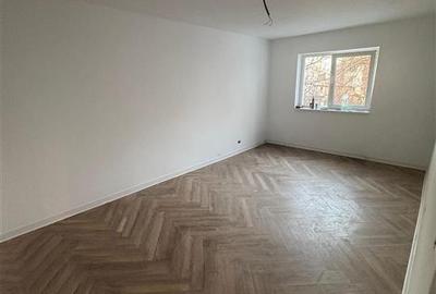 Apartament cu 3 camere decomandat în Nicolina - 4