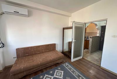 Garsonieră decomandată în UTA - 5