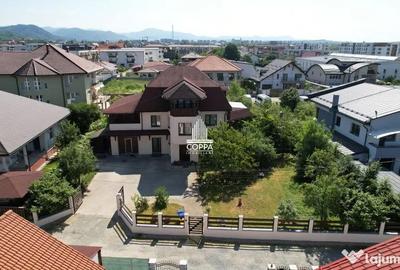 Casă cu 6 camere cu Teren 800 Mp în Central - 1