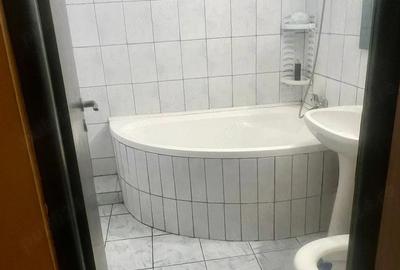Apartament cu 3 camere decomandat în Colentina