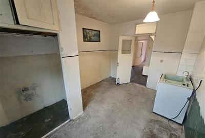 Apartament cu 3 camere decomandat în Micro IV - 7