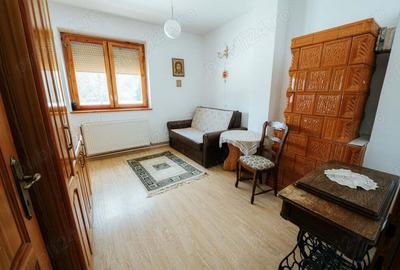 Casă cu 6 camere în Bucșoaia - 4