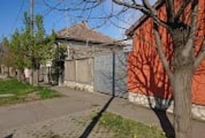 Casă cu 5 camere cu Teren 2800 Mp în Central