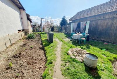 Casa+Teren aferent si Anexe, Str. Petresti - 15