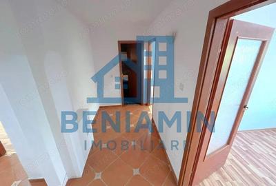 3 camere decomandat la etajul 1 in 1 Mai an 1985 centrala - 3