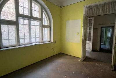 Casă cu 10 camere cu Teren 345 Mp în Central - 6