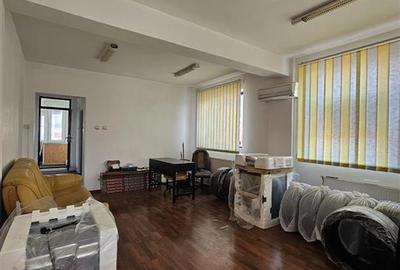 Spațiu comercial, de 240 mp, în Est - 12