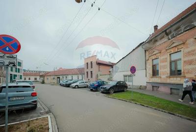Apartament cu 4 camere decomandat în Central - 2