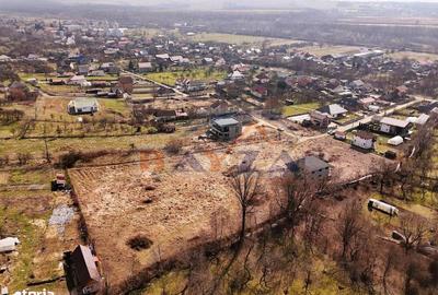 Teren de 10000 mp, în Central - 4