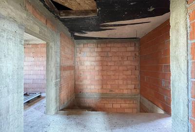 Duplex cu 5 camere cu Canalizare în Moșnița Nouă - 1